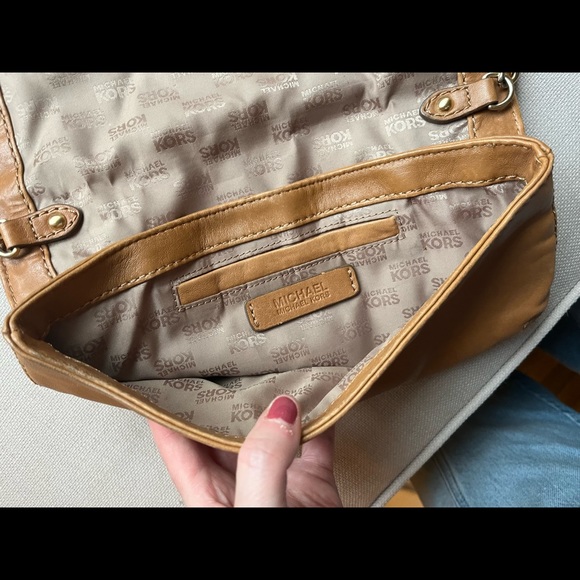 Cognac leather bag with gold hardware - Picture 4 of 4